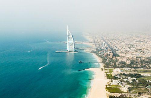 بهترین سواحل دبی: ۷ ساحل برتر دبی برای شنا، ورزش های آبی، آفتاب گرفتن و استراحت